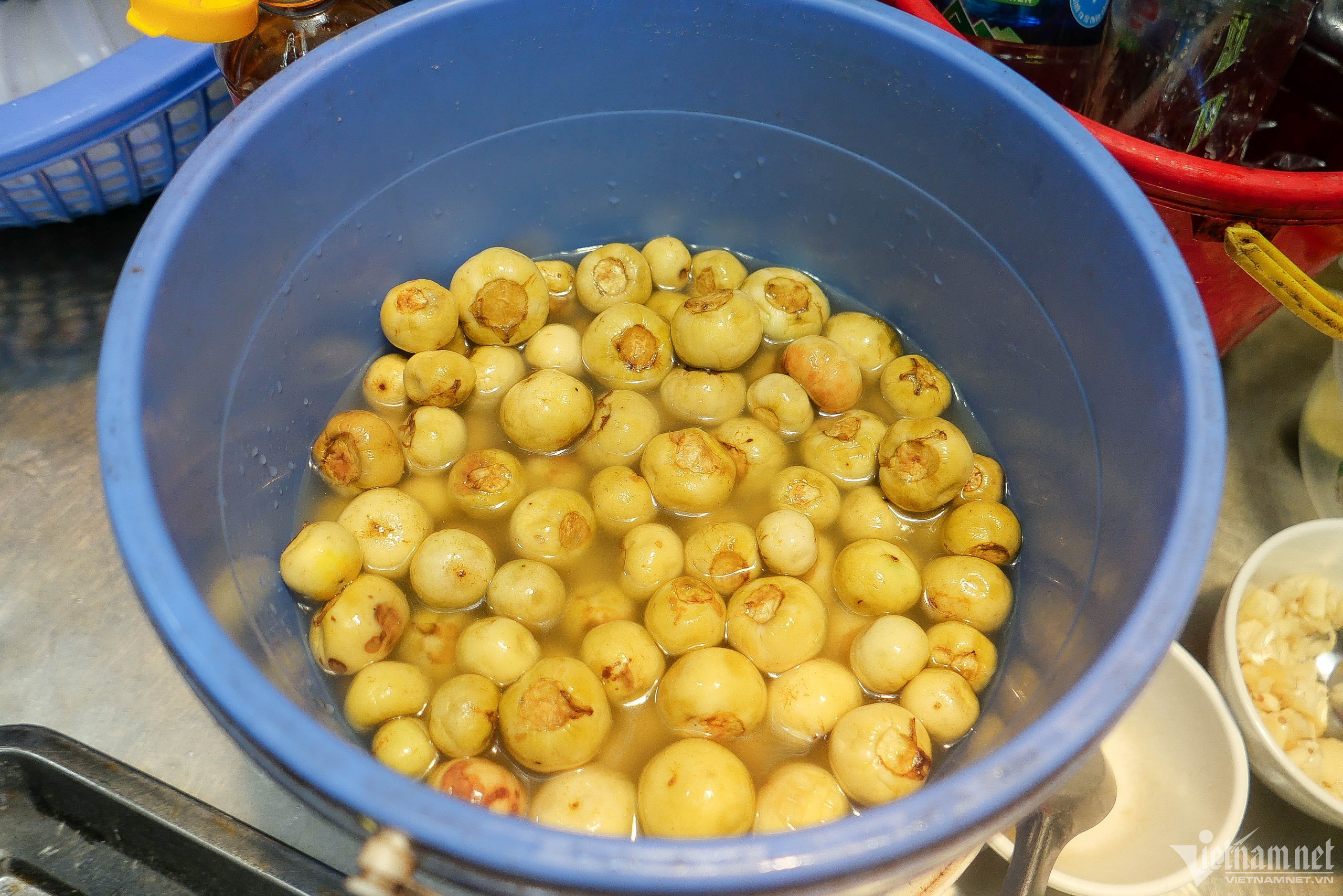 Nghịch l&yacute; cơm Vinh Thu: Qu&aacute;n vỉa h&egrave;, gi&aacute; nh&agrave; h&agrave;ng - v&igrave; sao vẫn đ&ocirc;ng kh&aacute;ch suốt 30 năm?- Ảnh 6.