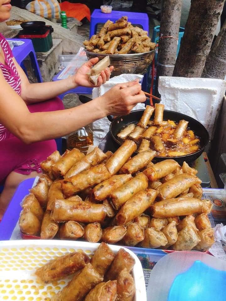 Qu&aacute;n nem r&aacute;n Ngọc &Aacute;nh: Giữ trọn vị truyền thống, "gồng g&aacute;nh" ngh&igrave;n chiếc nem mỗi ng&agrave;y- Ảnh 13.