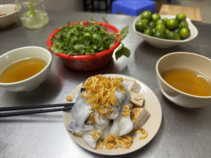 B&aacute;nh cuốn b&agrave; Xu&acirc;n bị Michelin "bỏ qu&ecirc;n" nhưng kh&aacute;ch vẫn ki&ecirc;n nhẫn xếp h&agrave;ng cả tiếng chờ đến lượt- Ảnh 10.