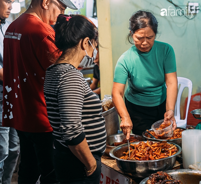C&aacute; kho Trinh chợ H&agrave;ng B&egrave;: M&oacute;n ăn truyền thống chuẩn vị H&agrave; Nội xưa- Ảnh 8.