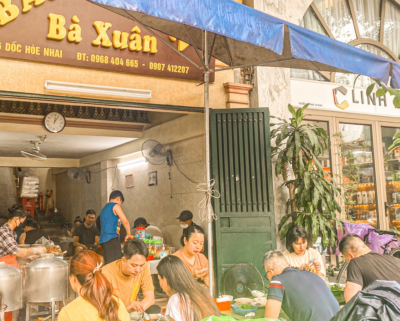 B&aacute;nh cuốn b&agrave; Xu&acirc;n bị Michelin "bỏ qu&ecirc;n" nhưng kh&aacute;ch vẫn ki&ecirc;n nhẫn xếp h&agrave;ng cả tiếng chờ đến lượt- Ảnh 6.