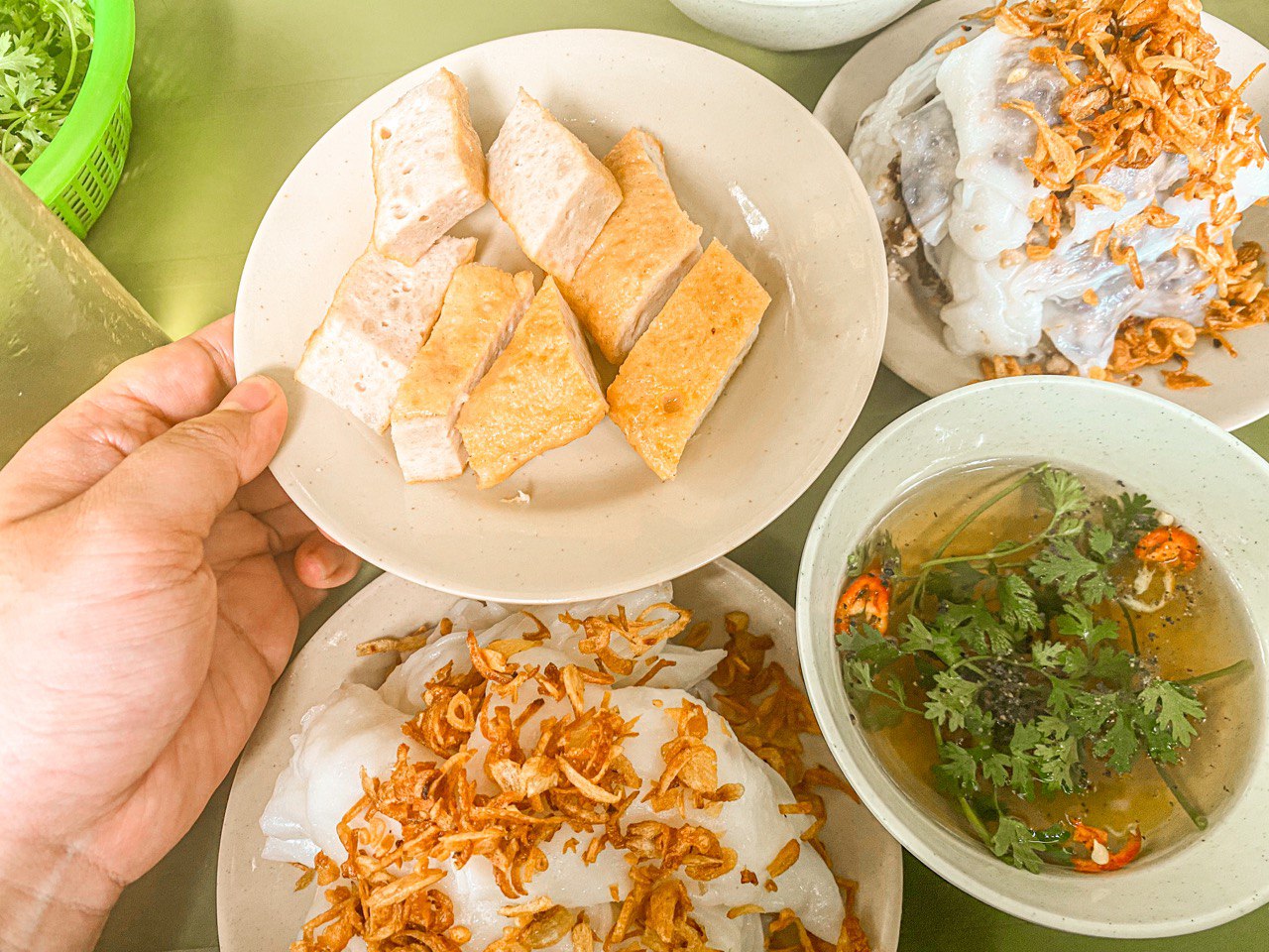 B&aacute;nh cuốn b&agrave; Xu&acirc;n bị Michelin "bỏ qu&ecirc;n" nhưng kh&aacute;ch vẫn ki&ecirc;n nhẫn xếp h&agrave;ng cả tiếng chờ đến lượt- Ảnh 5.