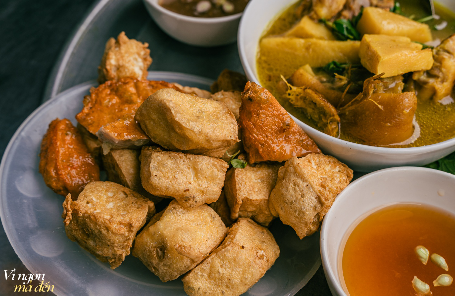 Ăn b&uacute;n đậu k&egrave;m măng luộc ở phố cổ H&agrave; Nội: Trải nghiệm kh&aacute;c biệt giữa l&ograve;ng phố- Ảnh 6.