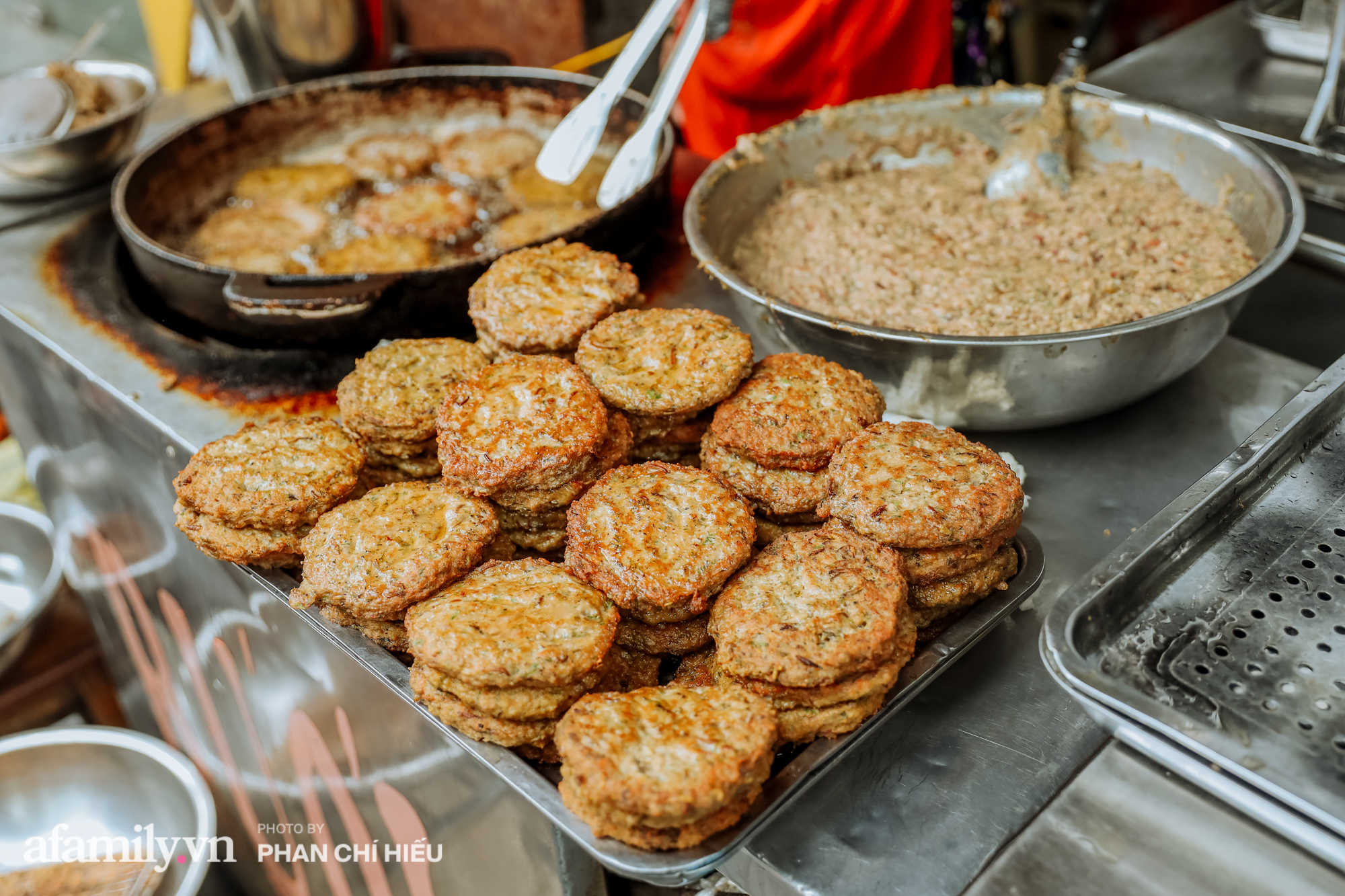 Chả rươi H&agrave; Nội: Bản giao hưởng tinh t&uacute;y của "lộc trời" trong ẩm thực Kinh kỳ- Ảnh 7.