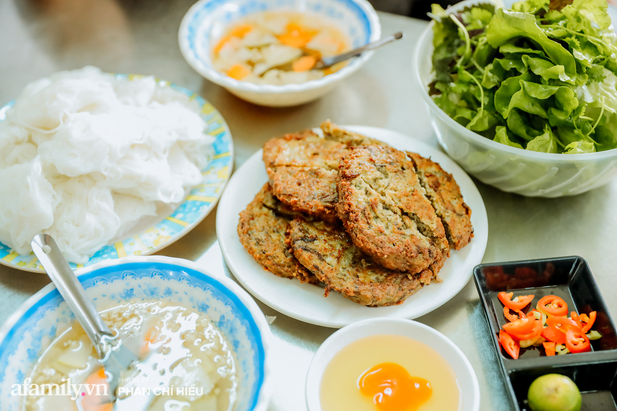 Chả rươi H&agrave; Nội: Bản giao hưởng tinh t&uacute;y của "lộc trời" trong ẩm thực Kinh kỳ- Ảnh 12.