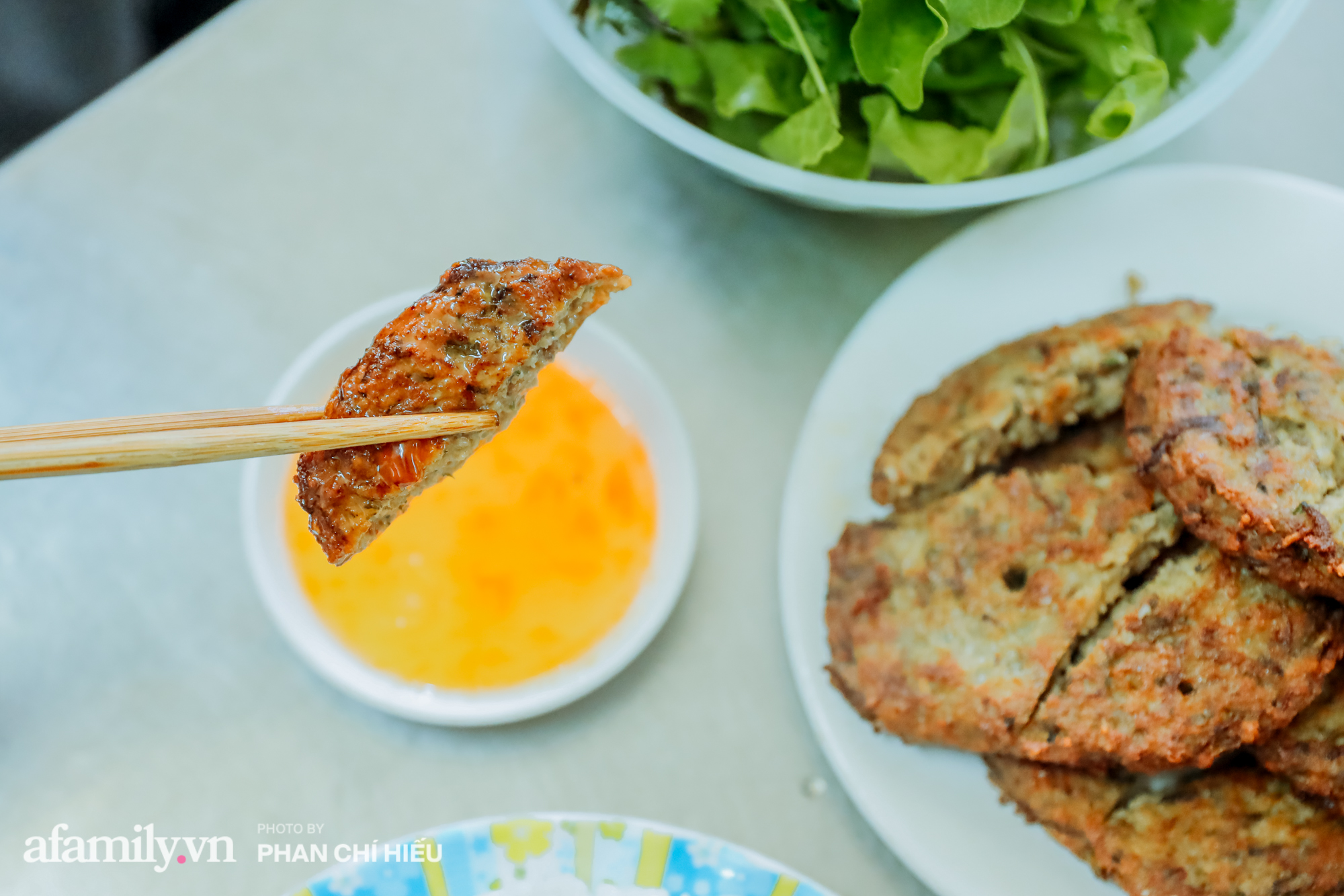 Chả rươi H&agrave; Nội: Bản giao hưởng tinh t&uacute;y của "lộc trời" trong ẩm thực Kinh kỳ- Ảnh 14.