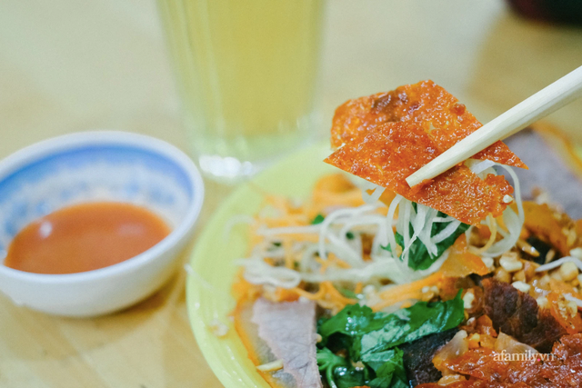 Nộm b&ograve; kh&ocirc; H&agrave; Nội, m&oacute;n ăn vặt &ldquo;quốc d&acirc;n&rdquo; g&oacute;i trọn vị phố cổ- Ảnh 3.