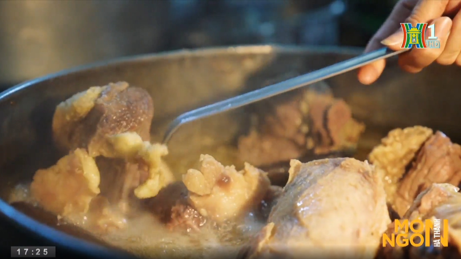 3 giờ s&aacute;ng, c&ugrave;ng người H&agrave; Nội xếp h&agrave;ng chờ một h&agrave;ng phở "qu&aacute;i chi&ecirc;u" nhưng chắc chắn kh&ocirc;ng l&agrave;m bạn thất vọng- Ảnh 4.