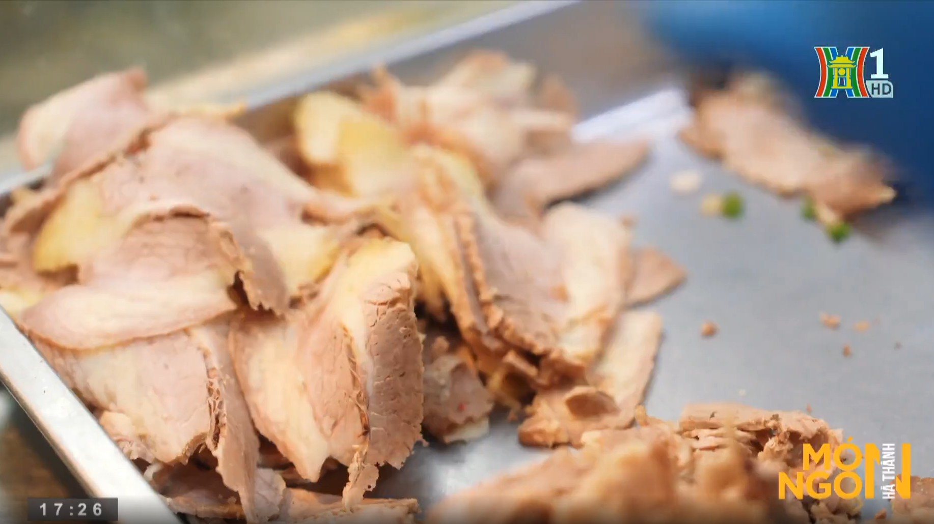 3 giờ s&aacute;ng, c&ugrave;ng người H&agrave; Nội xếp h&agrave;ng chờ một h&agrave;ng phở "qu&aacute;i chi&ecirc;u" nhưng chắc chắn kh&ocirc;ng l&agrave;m bạn thất vọng- Ảnh 2.