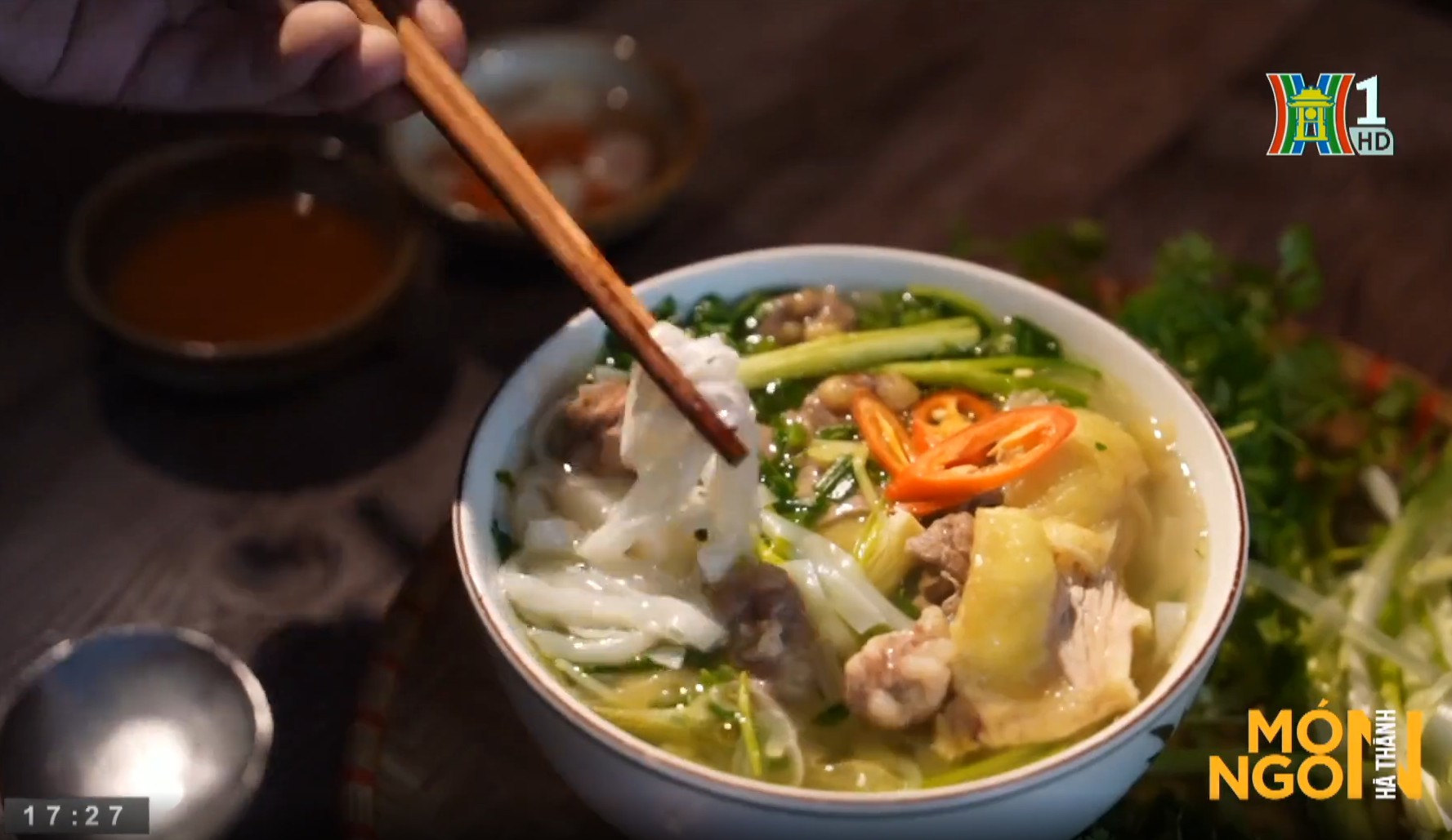 3 giờ s&aacute;ng, c&ugrave;ng người H&agrave; Nội xếp h&agrave;ng chờ một h&agrave;ng phở "qu&aacute;i chi&ecirc;u" nhưng chắc chắn kh&ocirc;ng l&agrave;m bạn thất vọng- Ảnh 3.