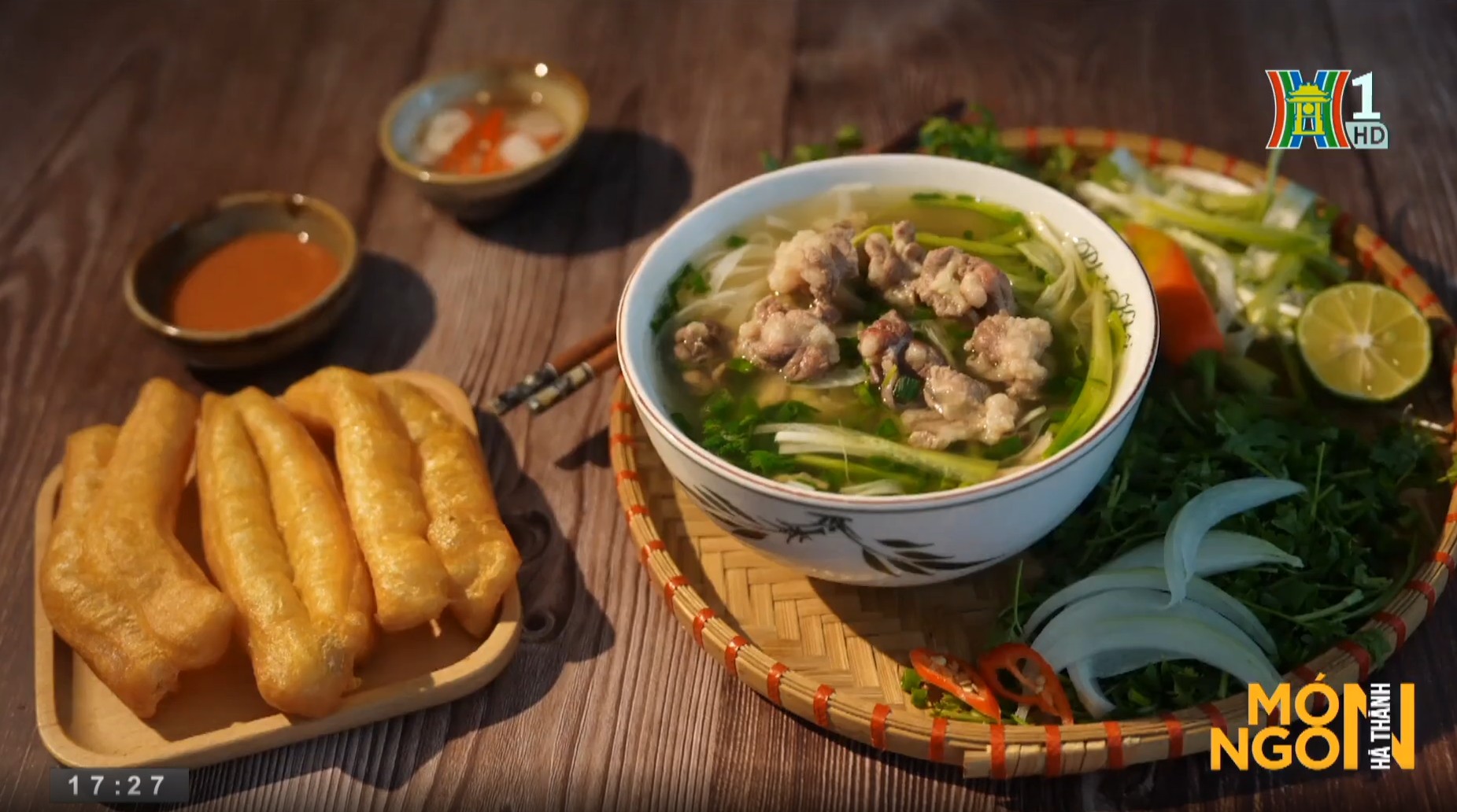 3 giờ s&aacute;ng, c&ugrave;ng người H&agrave; Nội xếp h&agrave;ng chờ một h&agrave;ng phở "qu&aacute;i chi&ecirc;u" nhưng chắc chắn kh&ocirc;ng l&agrave;m bạn thất vọng- Ảnh 5.