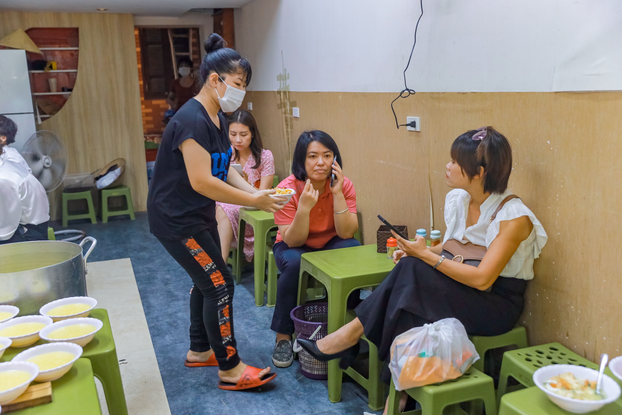 Ch&aacute;o đậu c&agrave;: Bản giao hưởng mộc mạc giữa phố phường H&agrave; Nội- Ảnh 9.