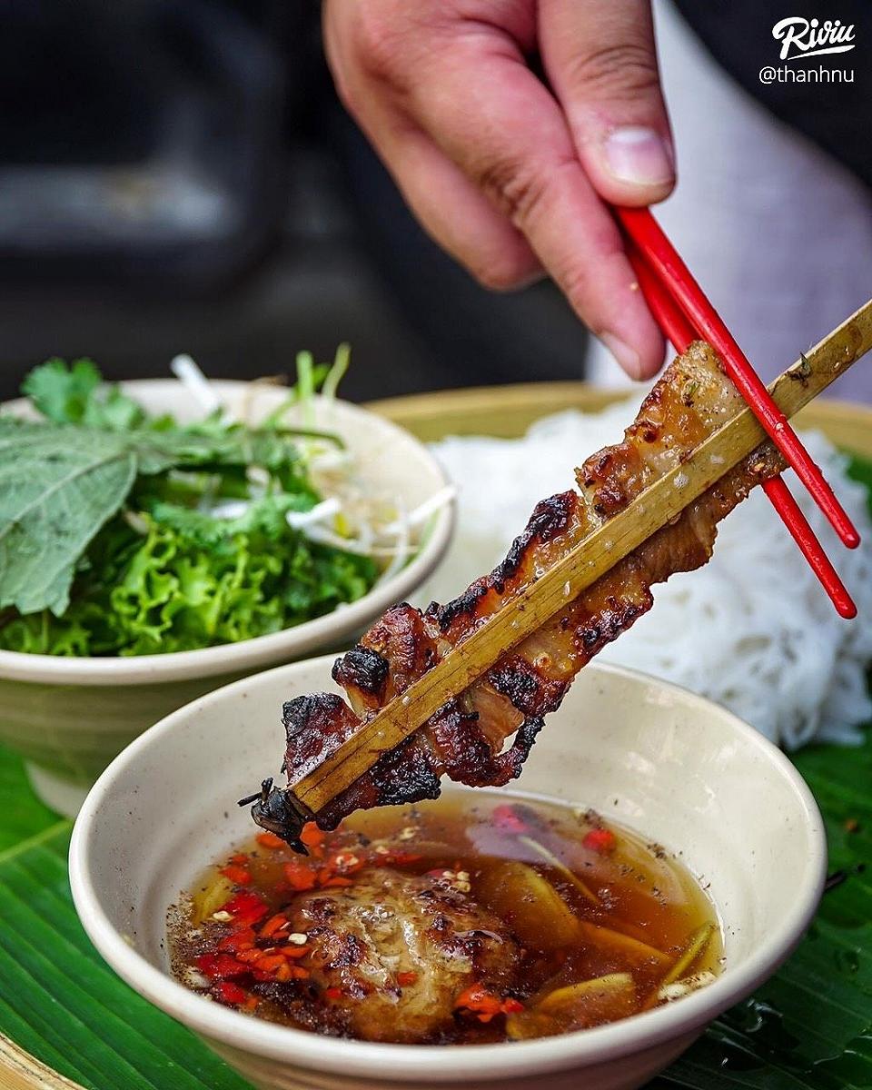 B&uacute;n chả que tre - Hương vị mộc mạc, g&oacute;i trọn k&yacute; ức H&agrave; th&agrave;nh xưa- Ảnh 8.