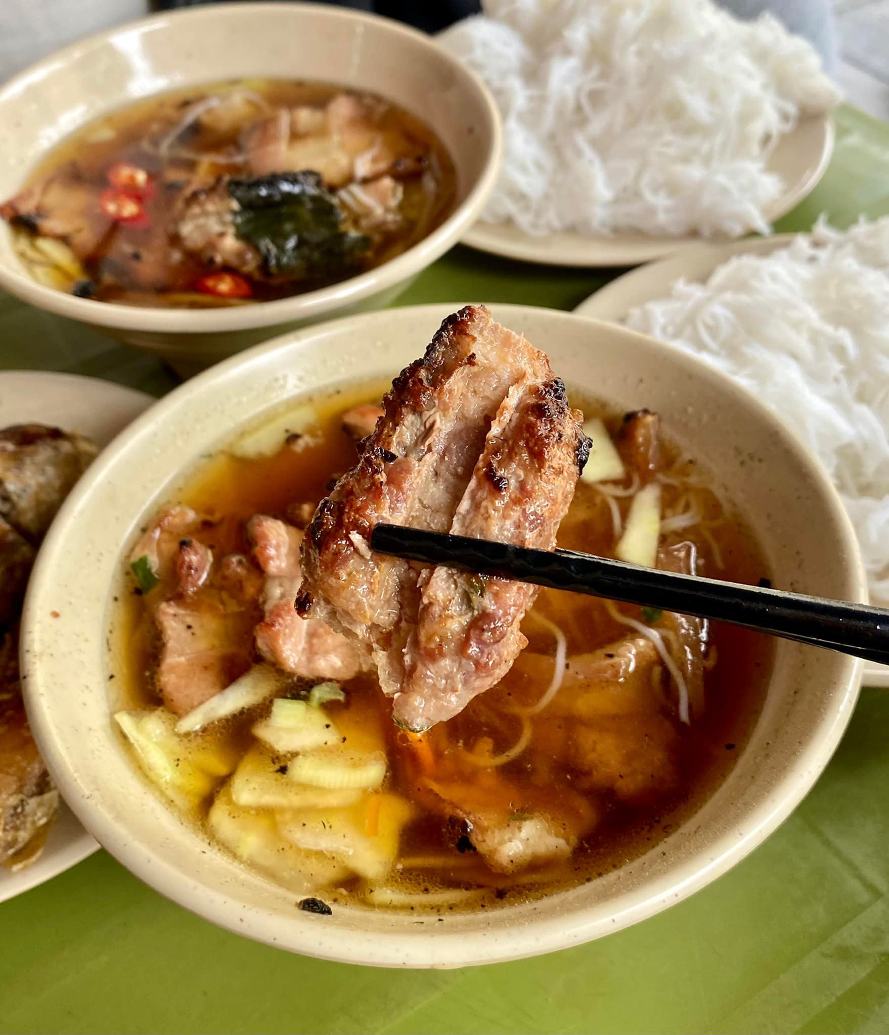 B&uacute;n chả que tre - Hương vị mộc mạc, g&oacute;i trọn k&yacute; ức H&agrave; th&agrave;nh xưa- Ảnh 5.