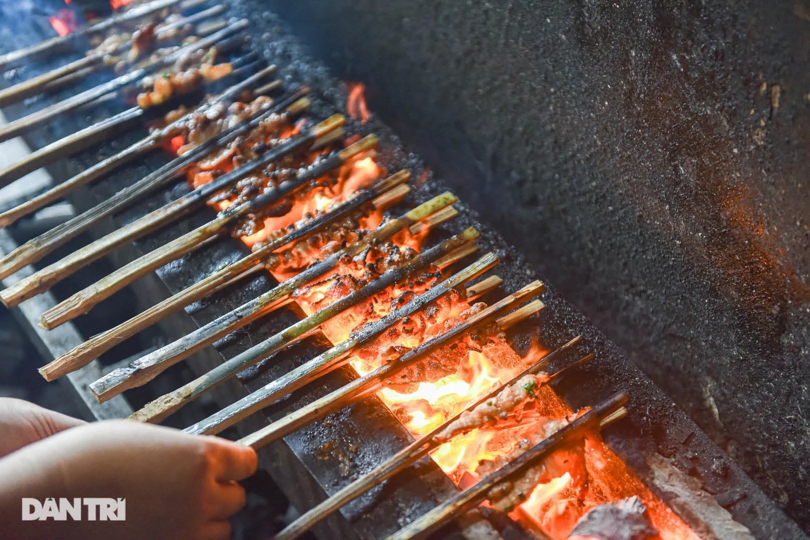 B&uacute;n chả que tre - Hương vị mộc mạc, g&oacute;i trọn k&yacute; ức H&agrave; th&agrave;nh xưa- Ảnh 2.