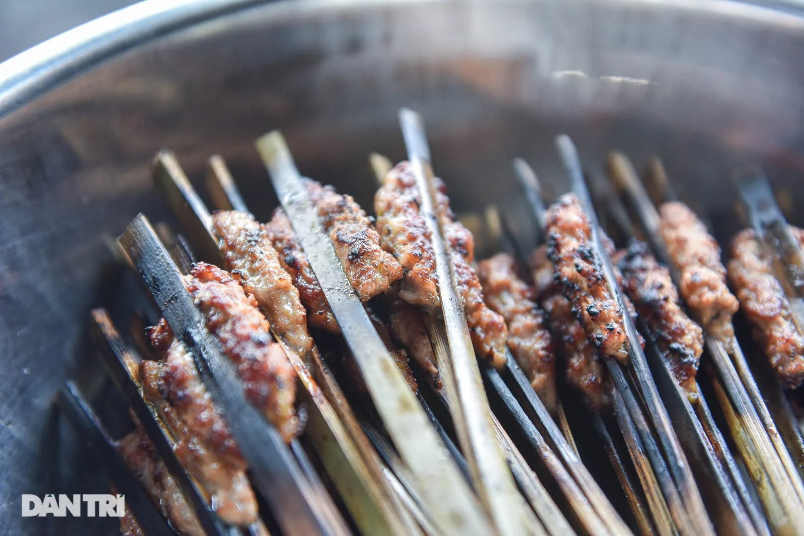 B&uacute;n chả que tre - Hương vị mộc mạc, g&oacute;i trọn k&yacute; ức H&agrave; th&agrave;nh xưa- Ảnh 3.