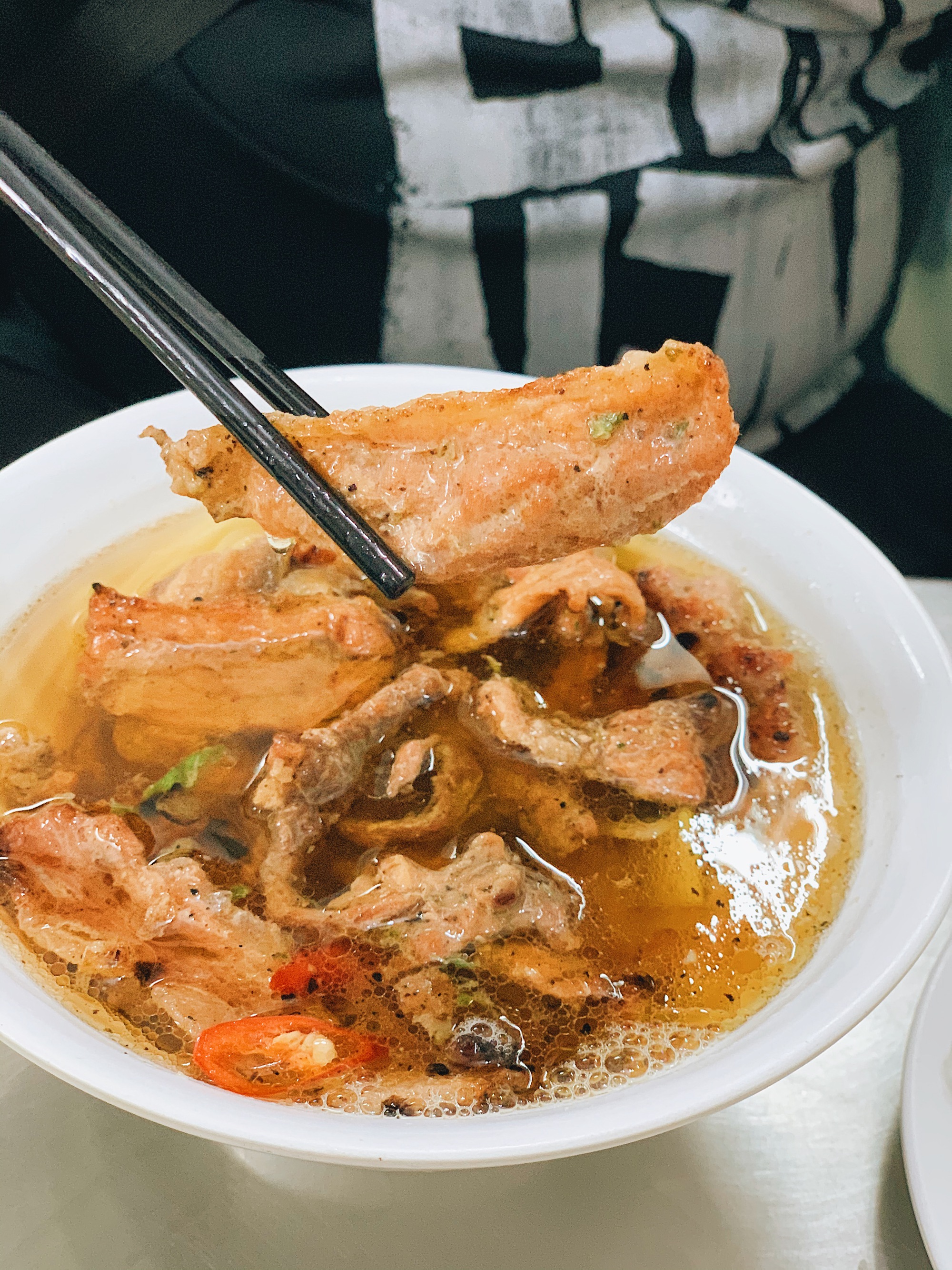 B&uacute;n chả Hương Li&ecirc;n - Từ qu&aacute;n ăn gia truyền đến biểu tượng ẩm thực to&agrave;n cầu- Ảnh 4.