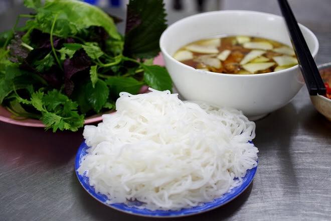 B&uacute;n chả Hương Li&ecirc;n - Từ qu&aacute;n ăn gia truyền đến biểu tượng ẩm thực to&agrave;n cầu- Ảnh 10.