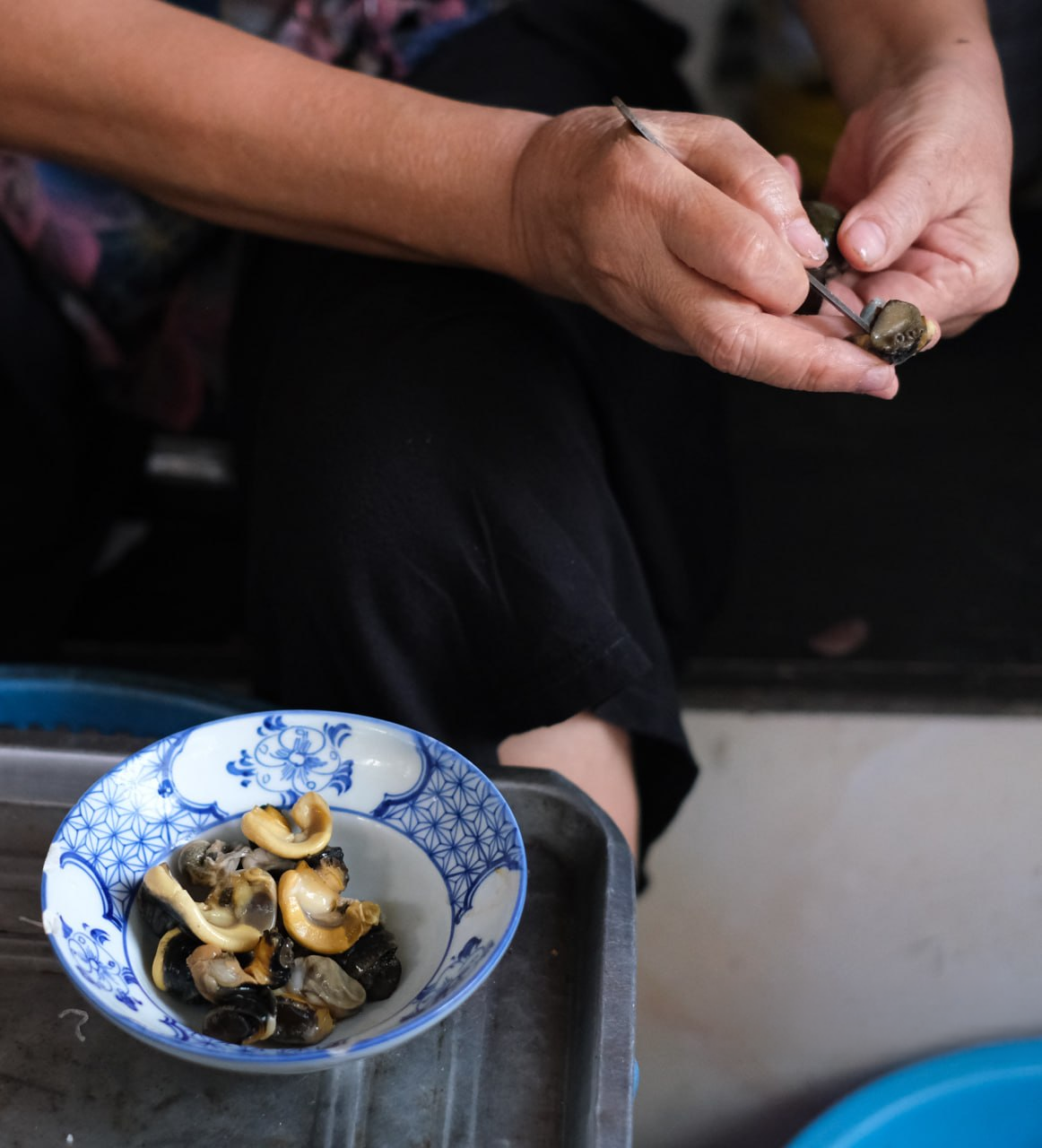 M&oacute;n b&uacute;n ốc nguội kh&oacute; t&iacute;nh trứ danh phố B&ugrave;i Thị Xu&acirc;n: Muốn ăn ngon, phải biết "luật c&ocirc; Lan"- Ảnh 4.