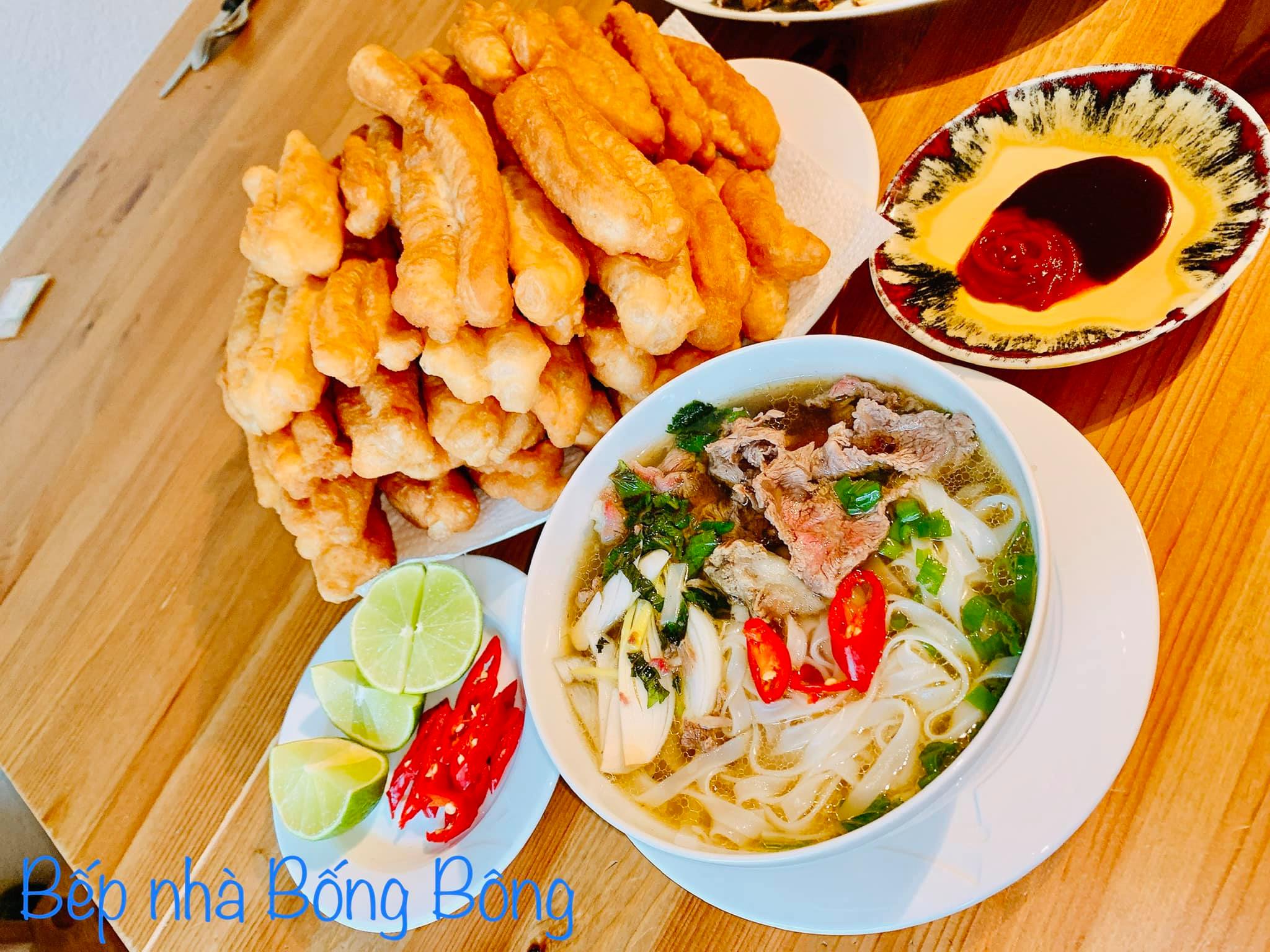 Đ&aacute;nh thức b&igrave;nh minh từ những mẻ quẩy n&oacute;ng: Thức qu&agrave; "đa di năng" trong l&ograve;ng phố cổ H&agrave; Nội- Ảnh 6.