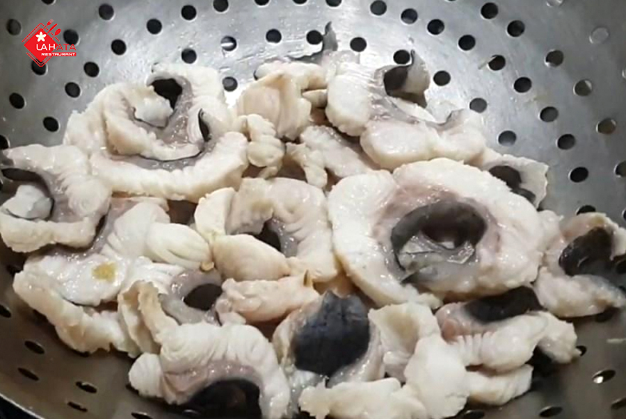 C&aacute; lăng trộn h&agrave;nh t&iacute;m: Cuộc hội ngộ giữa "ngũ qu&yacute; h&agrave; thủy" v&agrave; hương sắc đậm đ&agrave; của đặc sản L&yacute; Sơn- Ảnh 4.