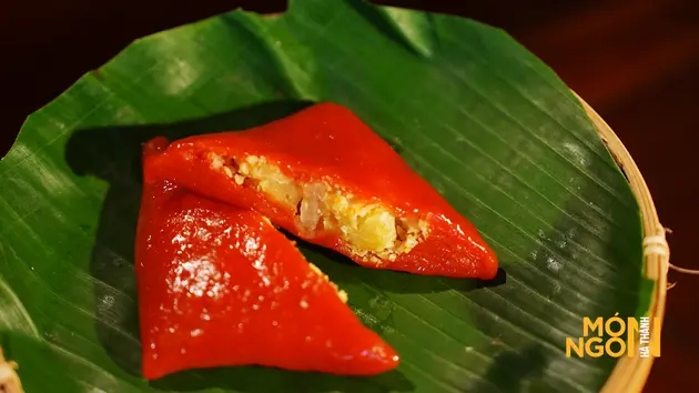 Thức qu&agrave; mang sắc đỏ may mắn của v&ugrave;ng đất Đan Phượng: Dẻo thơm hương vị b&aacute;nh gấc, đậm đ&agrave; hồn qu&ecirc; xứ Đo&agrave;i- Ảnh 1.