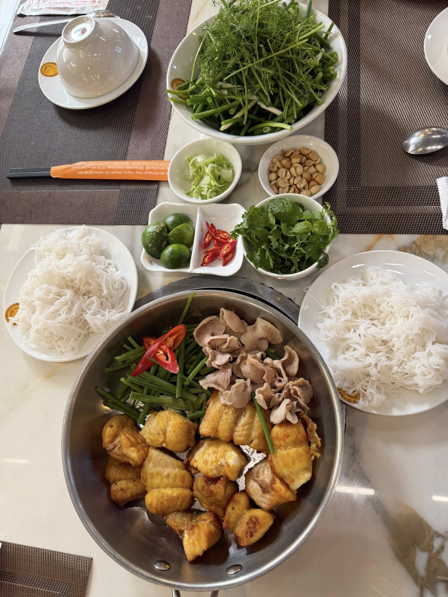 Vũ điệu hương sắc của Chả c&aacute; H&agrave; Nội - Khi mỹ vị kinh kỳ giao thoa c&ugrave;ng kỹ nghệ ẩm thực trăm năm- Ảnh 8.