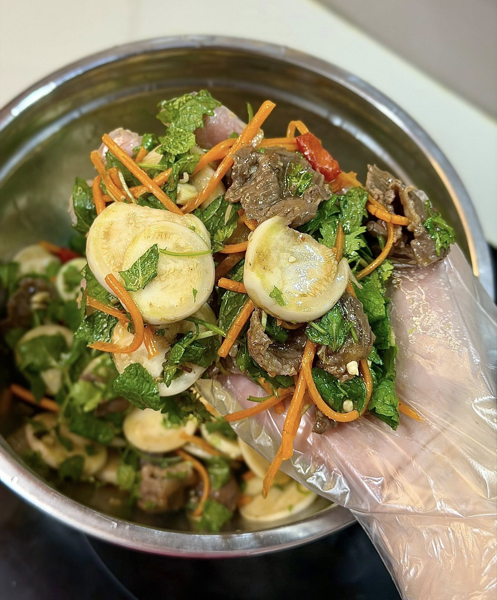 Độc đ&aacute;o gỏi b&ograve; c&agrave; ph&aacute;o: Hương vị thanh tao từ m&oacute;n ăn d&acirc;n d&atilde; trong m&acirc;m cơm m&ugrave;a hạ- Ảnh 7.