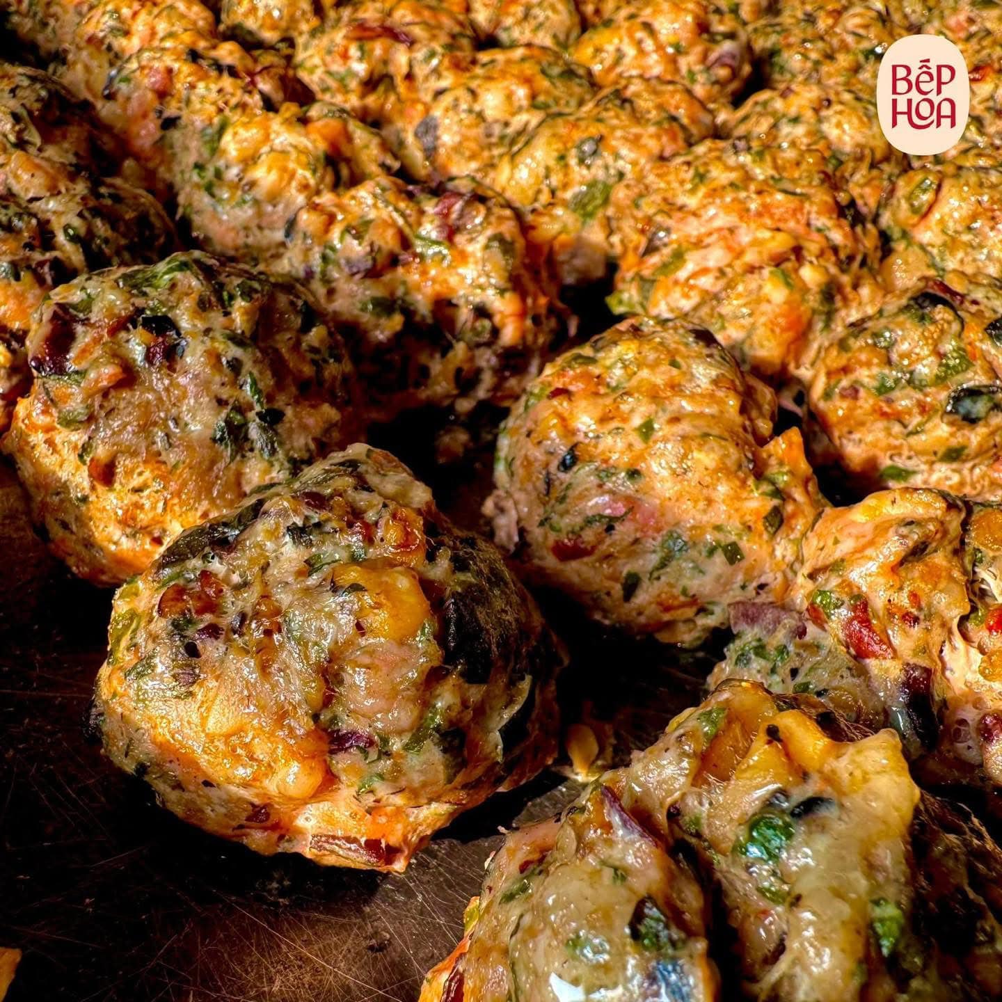 Chả ốc n&uacute;i nướng ống tre: Đậm đ&agrave; phong vị n&uacute;i rừng, quyện hương thảo mộc thanh tao chinh phục gu ẩm thực s&agrave;nh điệu- Ảnh 9.