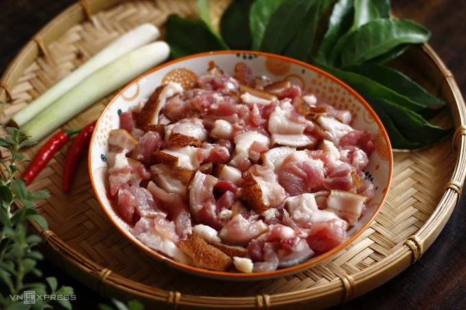 Thịt lợn chao l&aacute; mắc mật thơm nức hương rừng T&acirc;y Bắc, tuyệt phẩm đậm đ&agrave; dư vị mộc mạc v&ugrave;ng cao- Ảnh 2.