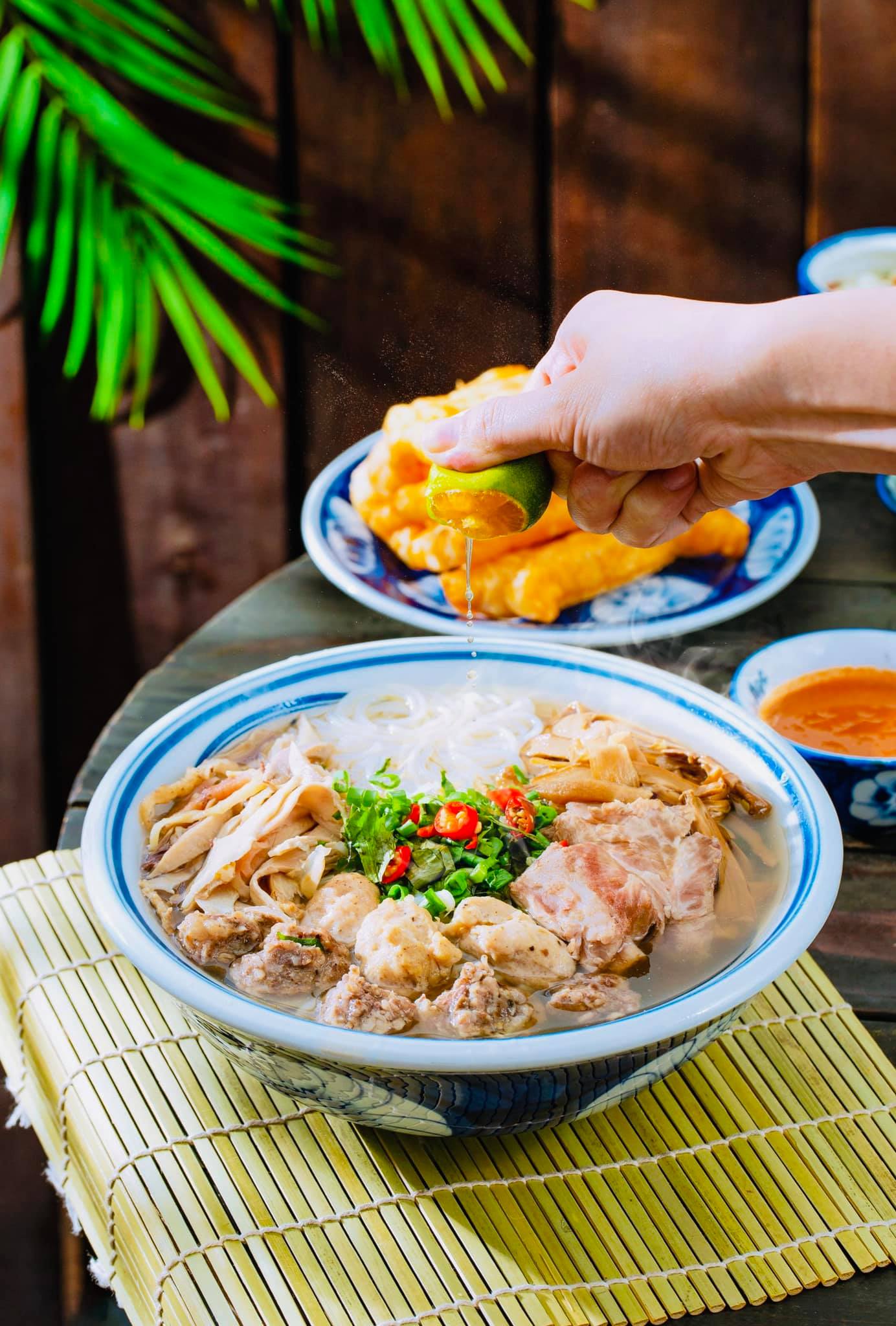 B&uacute;n mọc - Thức qu&agrave; dung dị giữa vạn m&oacute;n ngon, đậm n&eacute;t thanh tao của ẩm thực H&agrave; th&agrave;nh- Ảnh 3.