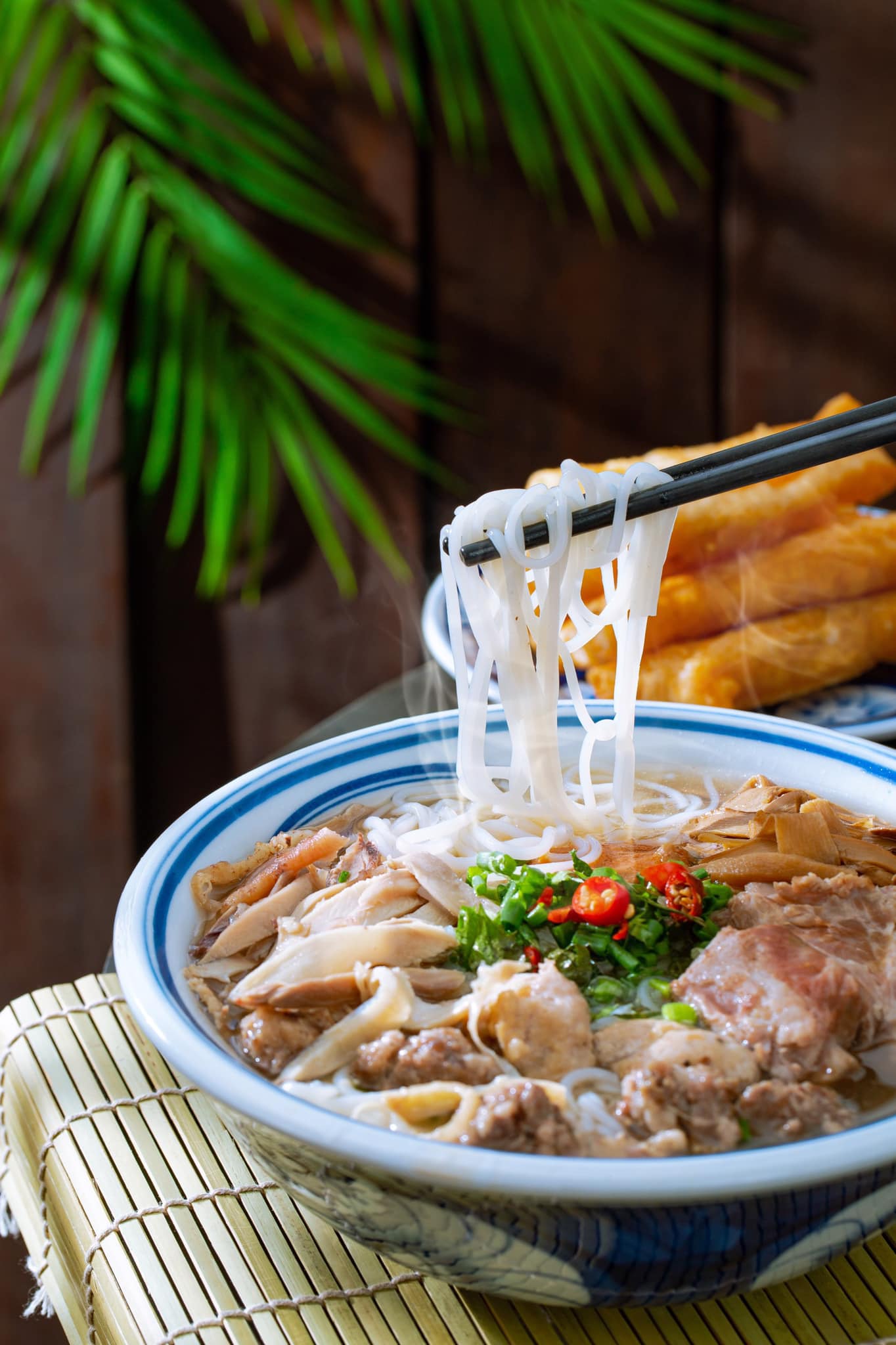 B&uacute;n mọc - Thức qu&agrave; dung dị giữa vạn m&oacute;n ngon, đậm n&eacute;t thanh tao của ẩm thực H&agrave; th&agrave;nh- Ảnh 5.