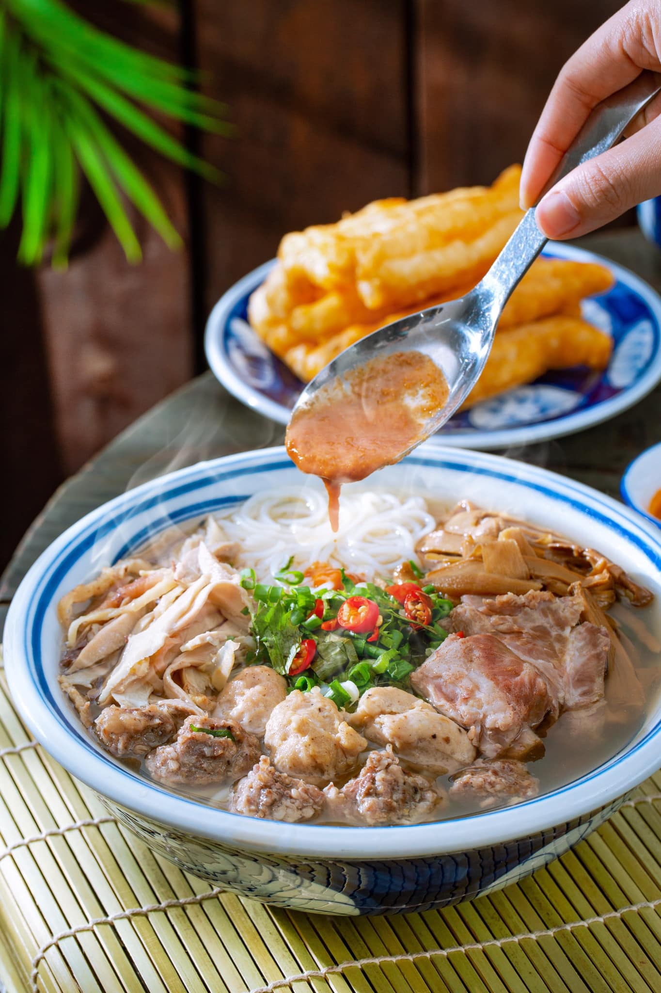 B&uacute;n mọc - Thức qu&agrave; dung dị giữa vạn m&oacute;n ngon, đậm n&eacute;t thanh tao của ẩm thực H&agrave; th&agrave;nh- Ảnh 4.