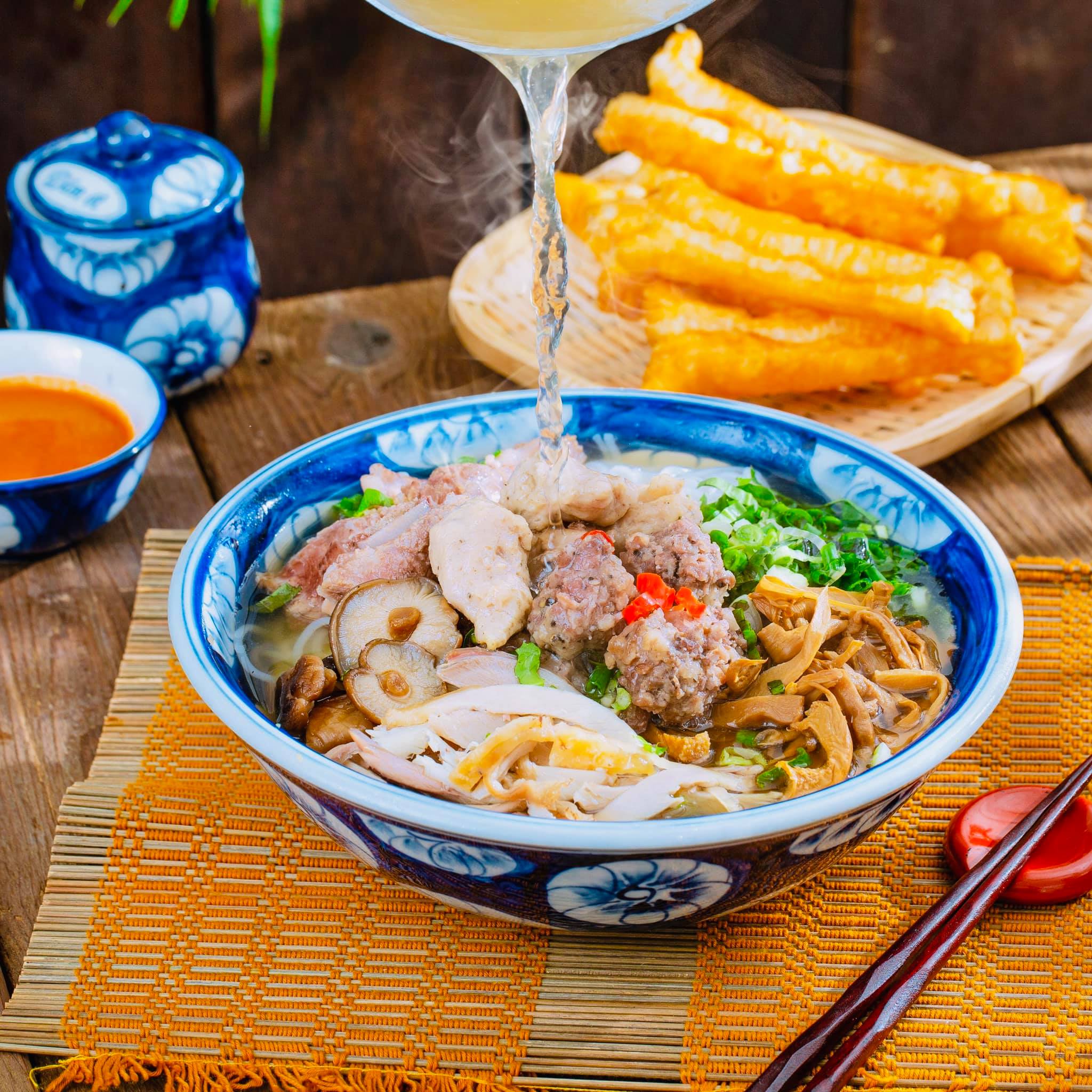 B&uacute;n mọc - Thức qu&agrave; dung dị giữa vạn m&oacute;n ngon, đậm n&eacute;t thanh tao của ẩm thực H&agrave; th&agrave;nh- Ảnh 2.