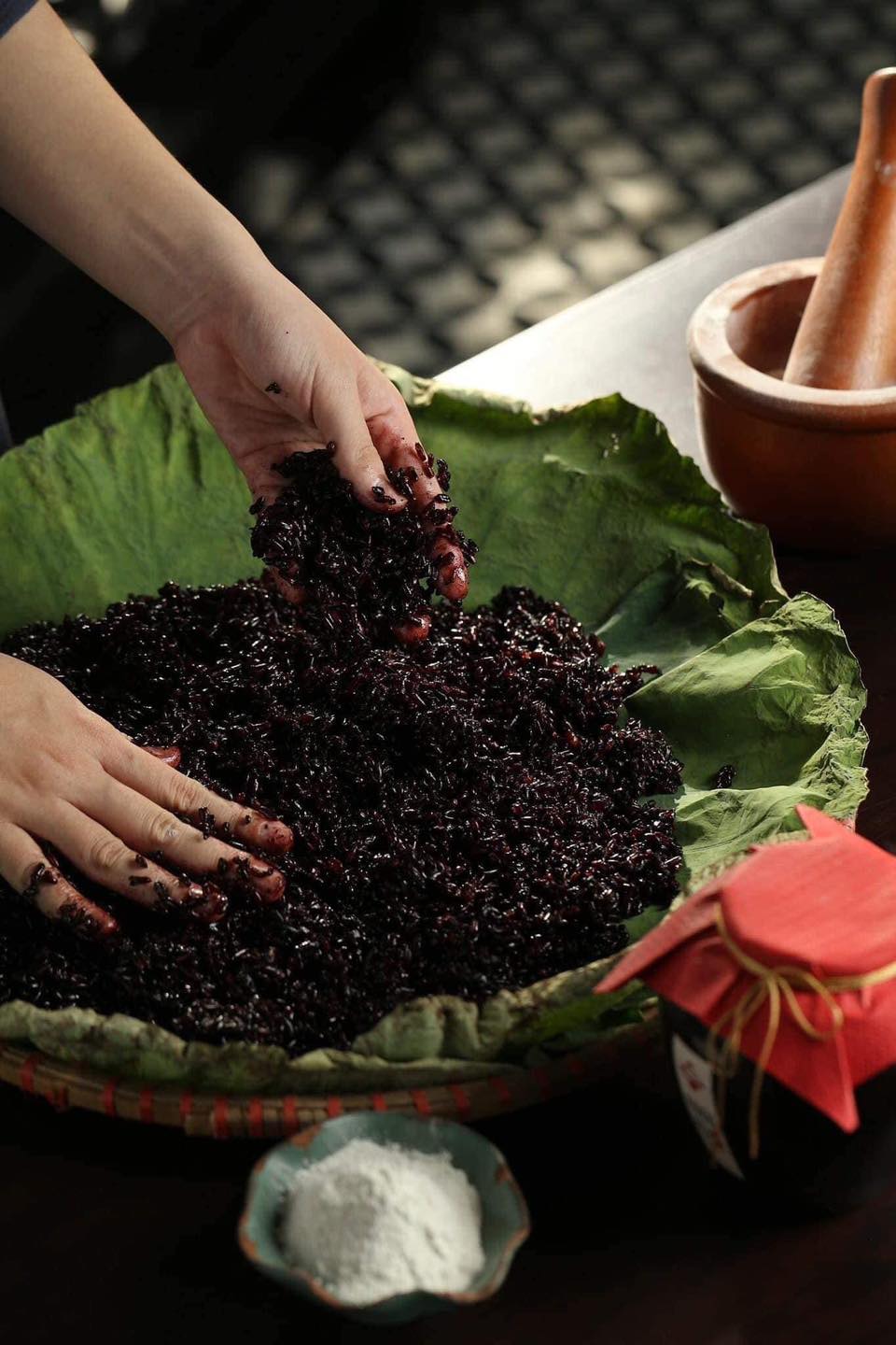 Men thơm nếp c&aacute;i hoa v&agrave;ng ng&agrave;y Tết Đoan Ngọ: Nồng n&agrave;n hương xưa giữ hồn phố thị - Ảnh 2.