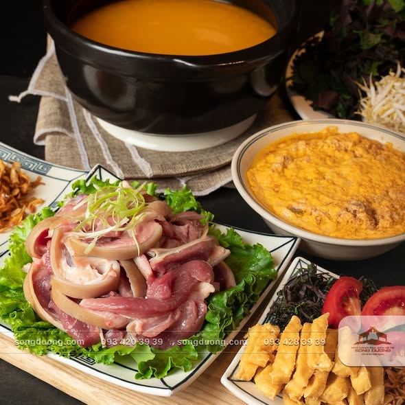 Lẩu cua d&ecirc; Song Dương: Tinh hoa n&uacute;i rừng T&acirc;y Bắc giữa l&ograve;ng H&agrave; Nội, ấm vị cua đồng, ngọt mềm thịt d&ecirc; r&eacute; non- Ảnh 6.
