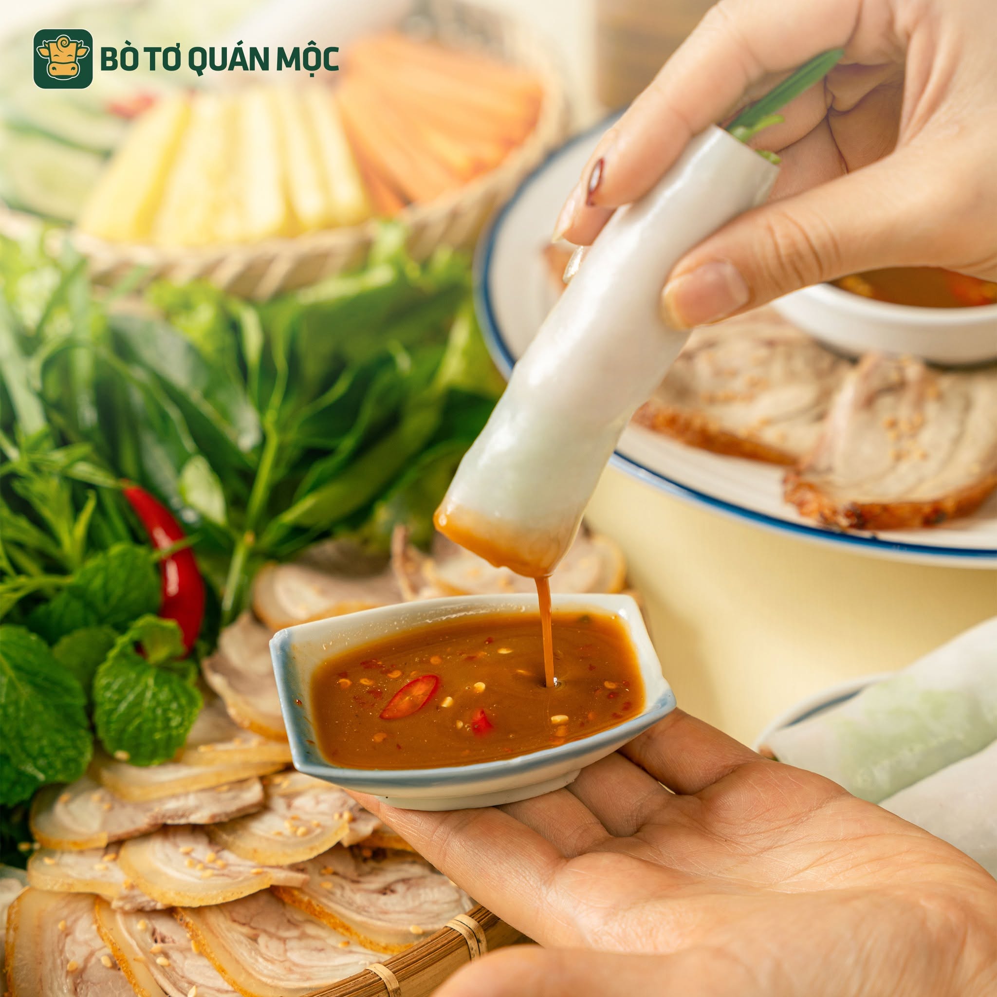 M&ecirc; mẩn m&oacute;n b&ograve; tơ cuốn b&aacute;nh tr&aacute;ng c&ugrave;ng 9 loại rau thơm d&acirc;n d&atilde;, g&oacute;i trọn hương vị ẩm thực đồng qu&ecirc; Việt- Ảnh 7.