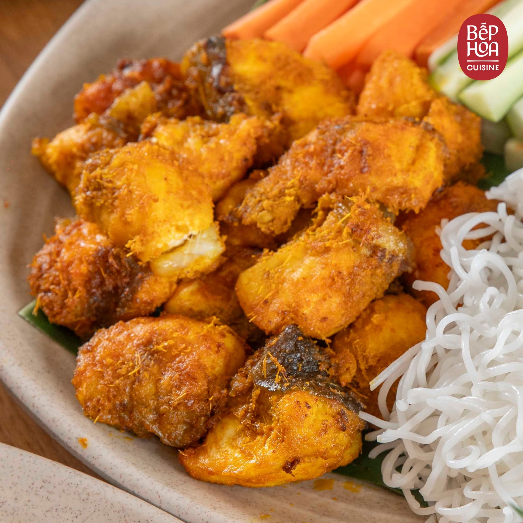 Lăng ngư nướng muối ớt: Hương mắc kh&eacute;n thơm nồng, vị ngọt c&aacute; lăng h&ograve;a quyện, đưa thực kh&aacute;ch chạm đến tinh hoa n&uacute;i rừng- Ảnh 5.