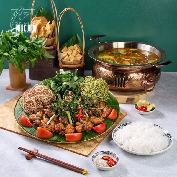 Lẩu ếch măng cay: Hương vị đậm đ&agrave; h&ograve;a quyện tinh hoa đồng qu&ecirc;, mang đến trải nghiệm ấm &aacute;p cho ng&agrave;y mưa phố thị- Ảnh 3.
