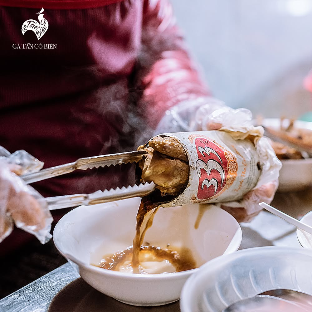 M&oacute;n ngon phố cũ lưu giữ hương vị qua b&aacute;t g&agrave; tần "dừ nhưng dừ dai", n&iacute;u ch&acirc;n thực kh&aacute;ch suốt hơn ba thập kỷ- Ảnh 3.