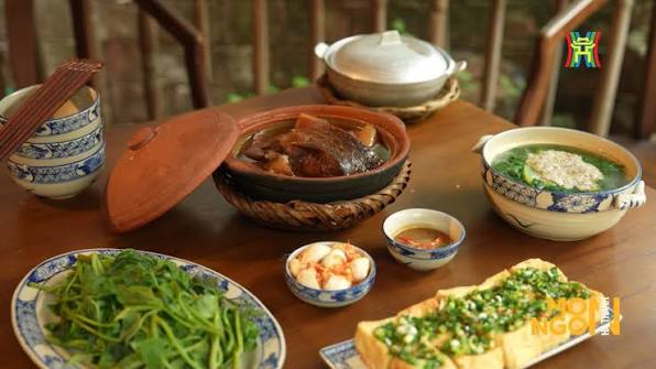 C&aacute; trắm kho tộ Đường L&acirc;m: Dư vị bếp củi giữ hồn qu&ecirc; xứ Đo&agrave;i, đậm đ&agrave; tinh hoa ẩm thực l&agrave;ng cổ truyền thống- Ảnh 2.
