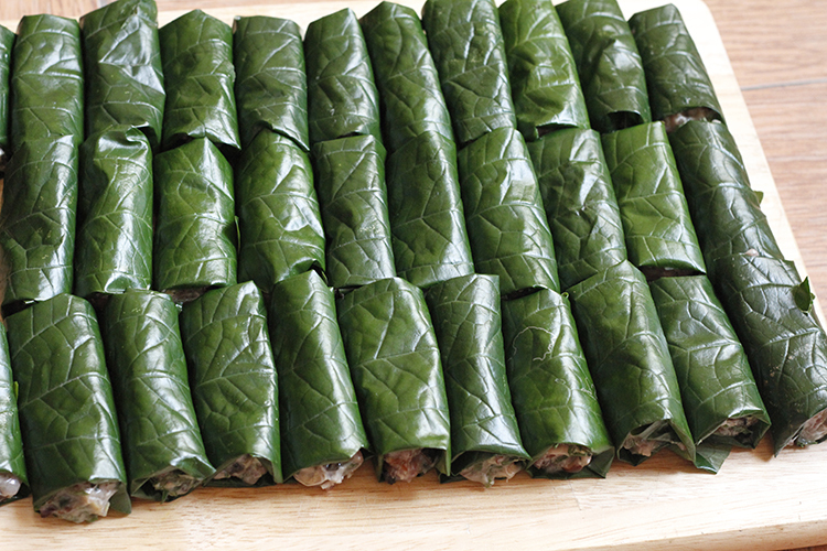 Chả ốc cuốn l&aacute; lốt: M&oacute;n ăn lưu giữ trọn hương thơm đồng nội, gi&ograve;n ngọt vị qu&ecirc; gợi nhớ bữa cơm nh&agrave; th&acirc;n thương- Ảnh 6.