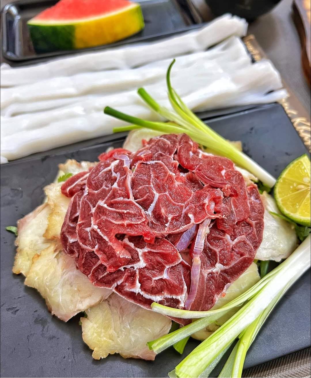 Phở b&ograve; b&aacute;t đ&aacute;: Giữ trọn hương vị truyền thống, mang đến trải nghiệm thực kh&aacute;ch tự ho&agrave;n thiện m&oacute;n ăn ngay tại b&agrave;n- Ảnh 6.