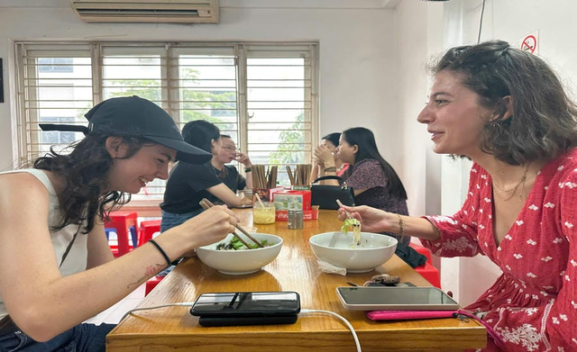 Bún bò Nam Bộ phố Trần Quốc Toản: Món trộn dân dã níu chân thực khách Hà thành - Ảnh 4.