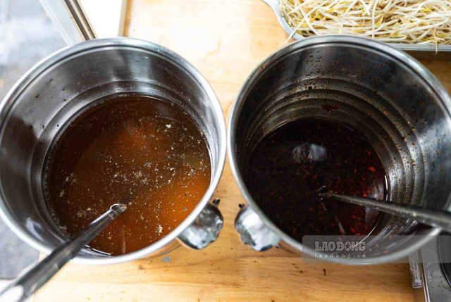 Quán nhỏ trên phố Ngô Thì Nhậm hút khách nhờ món ăn hiếm thấy ở Hà Nội - Ảnh 3.