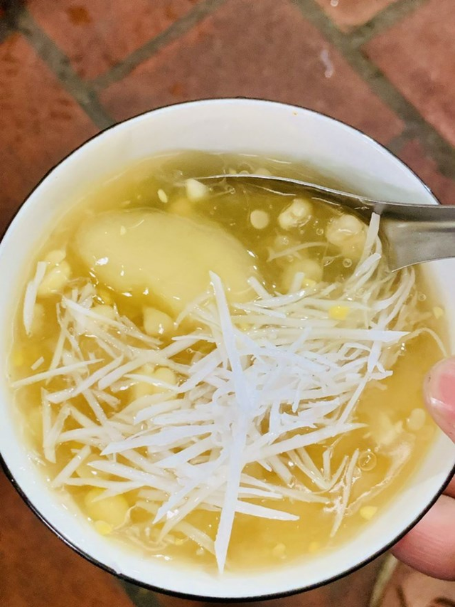 Ch&egrave; sắn n&oacute;ng - Thức qu&agrave; m&ugrave;a đ&ocirc;ng giản dị khiến người H&agrave; Nội thương nhớ  - Ảnh 1.