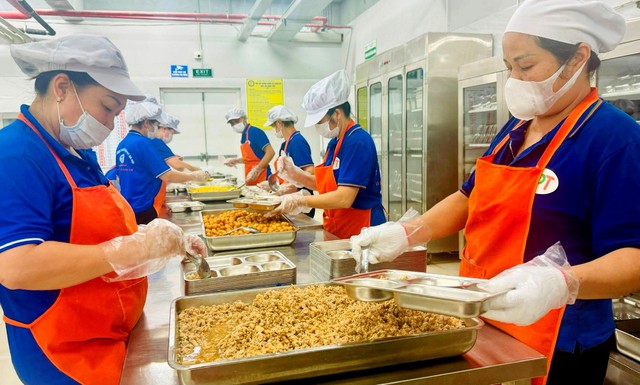 Chuẩn h&oacute;a quy tr&igrave;nh, số h&oacute;a gi&aacute;m s&aacute;t bữa ăn b&aacute;n tr&uacute; - Ảnh 1.