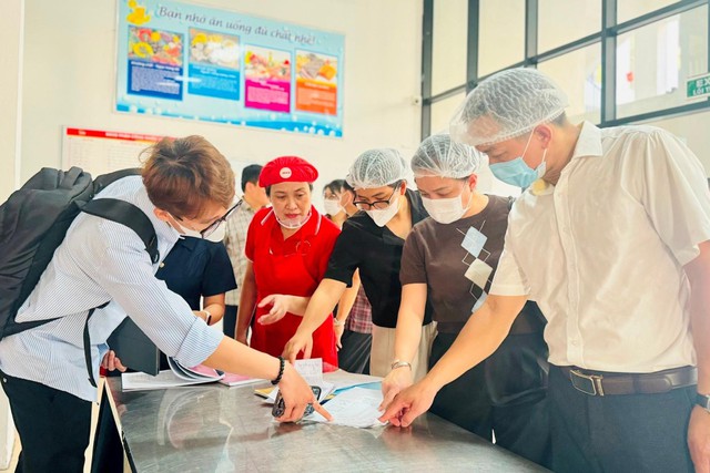 Chuẩn h&oacute;a quy tr&igrave;nh, số h&oacute;a gi&aacute;m s&aacute;t bữa ăn b&aacute;n tr&uacute; - Ảnh 2.
