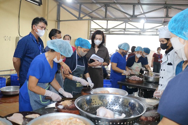 H&agrave; Nội ki&ecirc;n quyết xử l&yacute; vi phạm trong tổ chức bữa ăn học đường nếu c&oacute; - Ảnh 1.