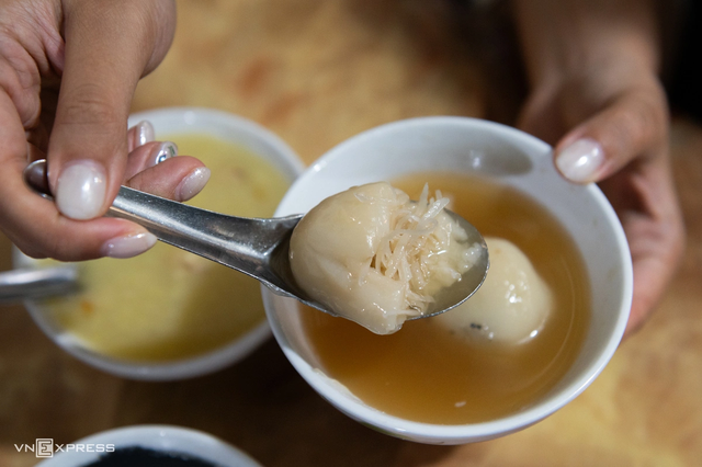 Bánh trôi tàu Phạm Bằng: Hàng chè chỉ bán nửa năm, cứ mở cửa là khách tìm đến - Ảnh 3.